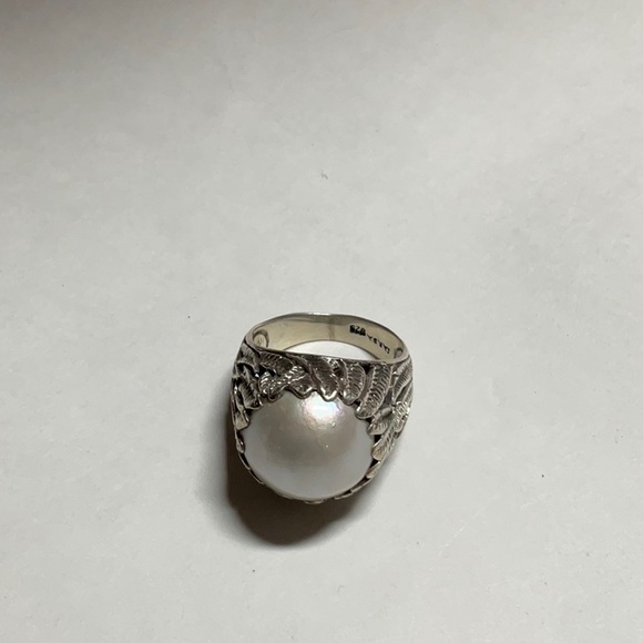 Sarda Jewelry - Pre-Owned White Cultured Mabe Pearl Sterling Silver Ring size 7 3/4